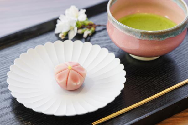 練りきりとお抹茶の写真